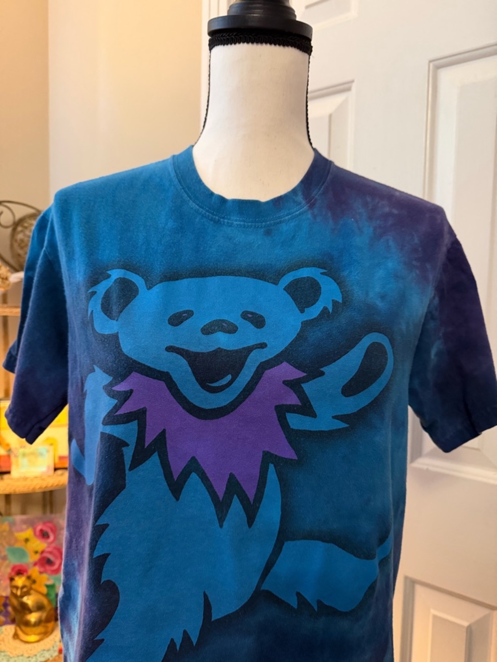 Women’s Blue Tie-Dye Dancing Bear Graphic Tee size small - Picture 2 of 4